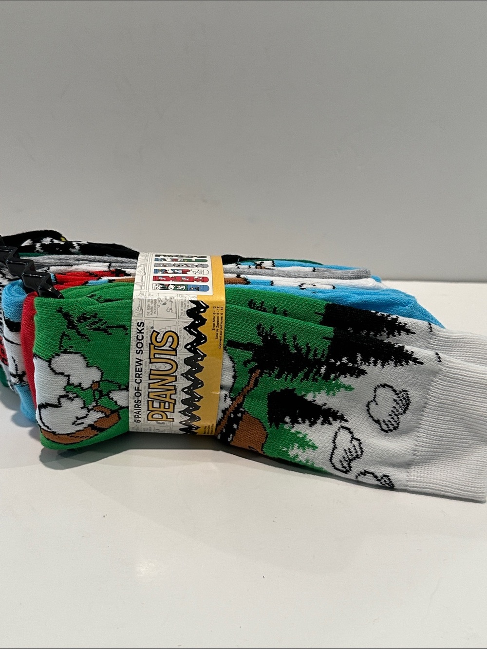 NWT Peanuts Men’s (6) Pack Crew Socks. Fits Shoe Size 6-12